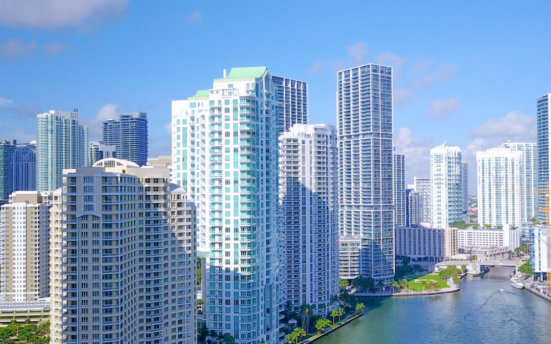 Brickell vs. Downtown Miami: Decide Dónde Invertir